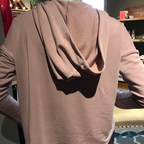 Beyond Yoga Pullover - Picture 4 of 5